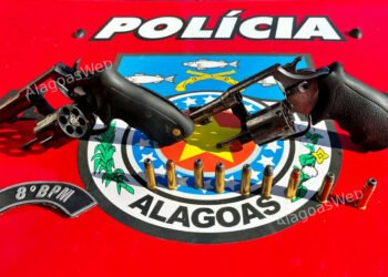 8º Batalhão da PM prende dois homens armados e recupera moto roubada em Satuba
