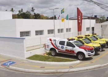 Pai se apresenta à polícia e alega legítima defesa após morte do filho em confronto familiar