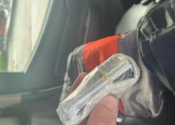 Dupla é detida com granada, drogas e arma às margens de rio em Alagoas