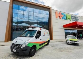 Homem é encontrado desacordado em calçada e levado para atendimento médico