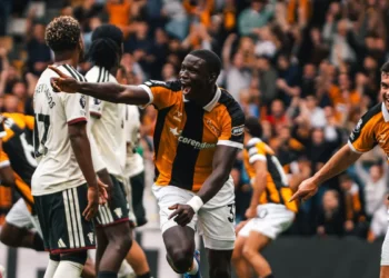 Hull City surpreende e derrota Manchester United na estreia da Premier League