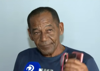 Pai e irmão de jovem assassinado prestam depoimento à polícia em Maceió