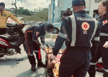 Acidente em Arapiraca deixa homem ferido após colisão entre três veículos
