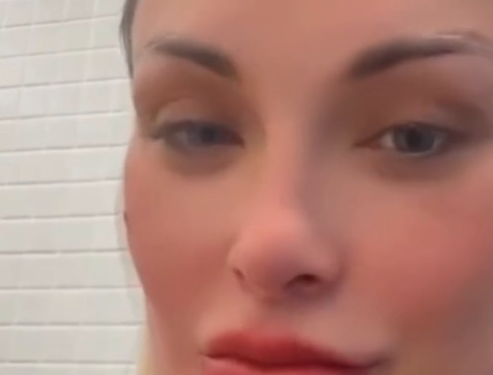 Andressa Urach se encanta por rapaz em Maceió durante reality show