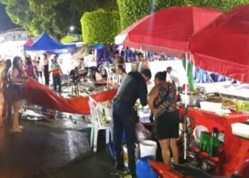 Carro atinge barracas em evento e deixa feridos em Joaquim Gomes; condutor foge