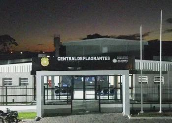 Mãe ameaça filha com faca após discussão familiar no bairro Canaã