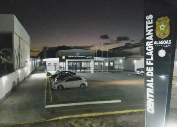 Homem é detido com cocaína, balança de precisão e saquinhos em Maceió