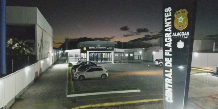 Homem é detido com cocaína, balança de precisão e saquinhos em Maceió