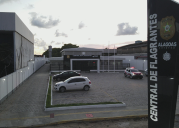 Homem é detido ao chegar em terminal rodoviário com mandado de prisão em aberto em Maceió