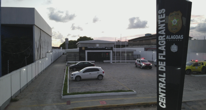 Homem é detido ao chegar em terminal rodoviário com mandado de prisão em aberto em Maceió