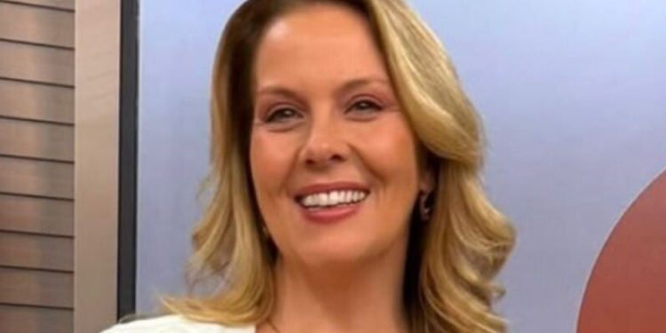 Apresentadora da Globo comove a internet ao comunicar o falecimento da irmã gêmea
