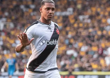Diretor do Vasco fala sobre o futuro de David após operação