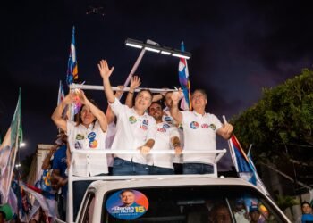 Renan Calheiros participa de caravana em Quebrangulo e homenageia Marcelo Lima