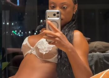 Ex-BBB Lumena chama atenção ao exibir corpo definido em lingerie branca