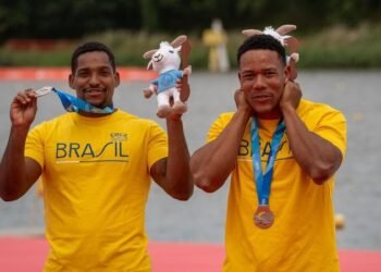Brasileiros conquistam medalha de prata no Mundial de Canoagem