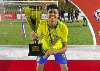 Promessa do futebol: Flamengo contrata jovem atacante com potencial de destaque