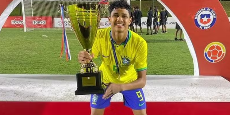 Promessa do futebol: Flamengo contrata jovem atacante com potencial de destaque