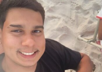 Jovem é indiciada por homicídio qualificado do namorado em incêndio