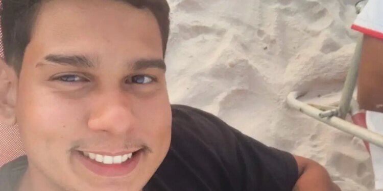 Jovem é indiciada por homicídio qualificado do namorado em incêndio