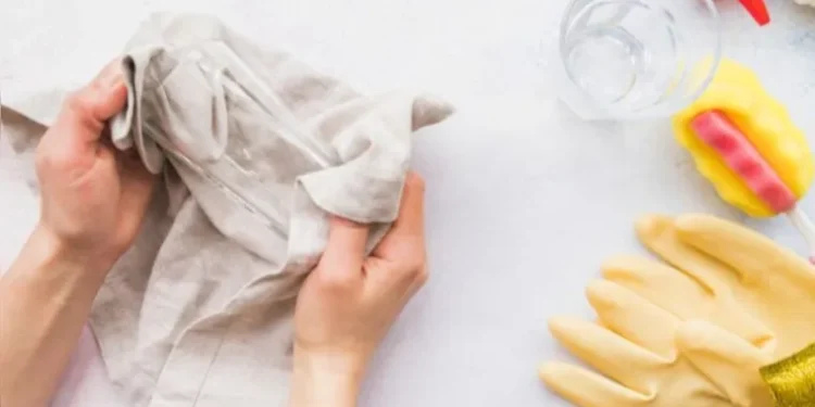Como remover manchas de desodorante na máquina de lavar: dicas essenciais