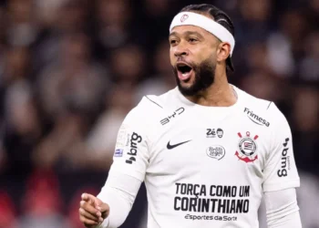 Corinthians acerta renovação de contrato com Memphis Depay