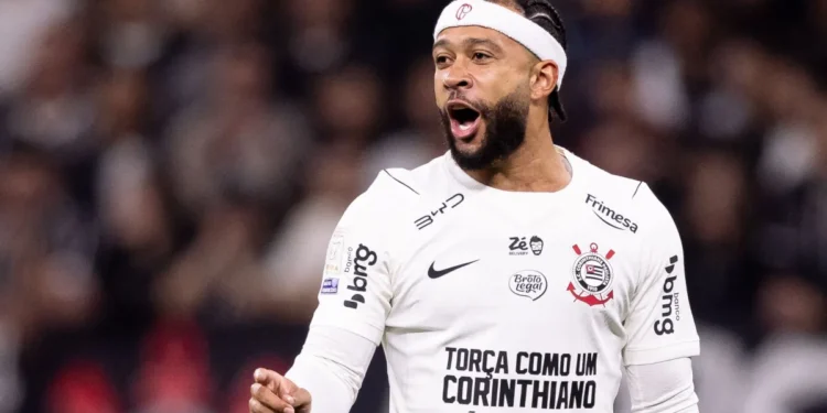 Corinthians acerta renovação de contrato com Memphis Depay