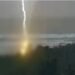 Tragédia em Santa Catarina: Mulher falece ao ser atingida por descarga elétrica na praia