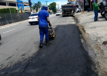 Prefeitura de Maceió realiza operação de recuperação na Avenida Comendador Gustavo Paiva