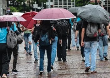 Defesa Civil emite alerta para condições adversas na Grande São Paulo neste domingo