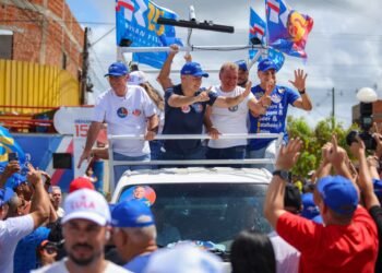 Renan Filho intensifica campanha em Alagoas com caravana por quatro cidades