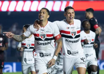 São Paulo quebra sequência sem vitórias e derrota RB Bragantino no Brasileirão