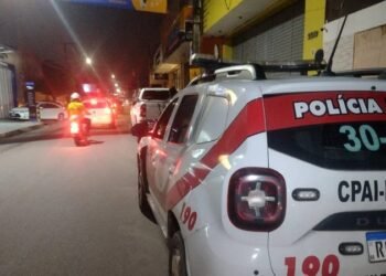 Moradores detêm homem que invadiu residência em tentativa de furto de fiação elétrica