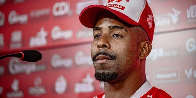 Ex-jogador do CRB colabora com investigação policial após ser alvo de operação