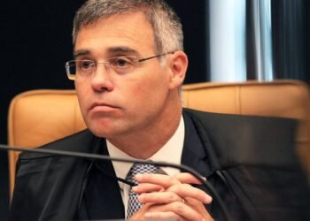 Ministro da Justiça admite reunião com empresário, mas nega favorecimento