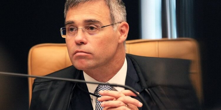 Ministro da Justiça admite reunião com empresário, mas nega favorecimento