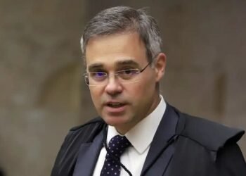 Ministro Mendonça solicita ao Ministro Fachin sessão do STF para debater troca de mensagens entre Vorcaro e Moraes