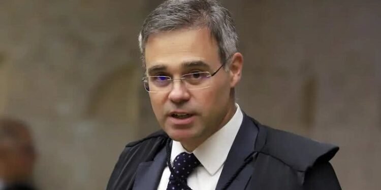 Ministro Mendonça solicita ao Ministro Fachin sessão do STF para debater troca de mensagens entre Vorcaro e Moraes