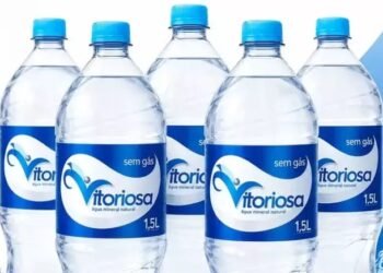 Anvisa interdita lote de água mineral por contaminação: entenda o caso