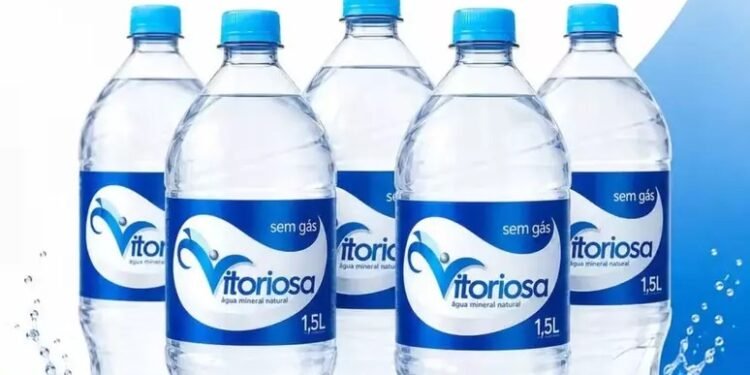 Anvisa interdita lote de água mineral por contaminação: entenda o caso