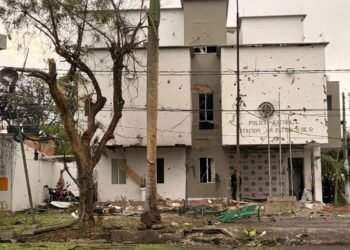Atentado com Carro-Bomba em Delegacia na Colômbia deixa 1 Morto e 15 Feridos