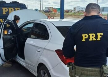 Carro roubado em 2023 é encontrado pela PRF em São Miguel dos Campos