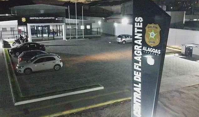 Adolescente suspeito de assaltar mototaxista é detido após agressão da comunidade em Maceió