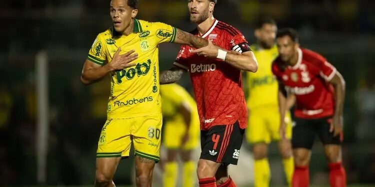 Flamengo busca vitória para tirar Vasco do Z-4 no Brasileirão