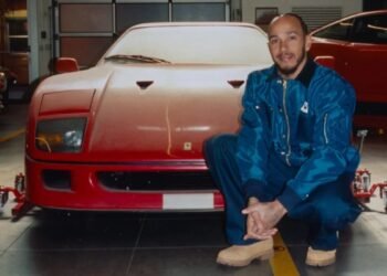 Lewis Hamilton restaura icônica Ferrari F40 em parceria com a Ferrari