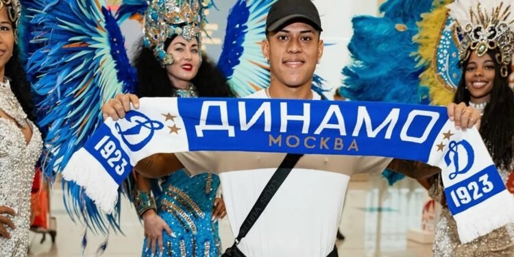 Matheus Martins retorna ao Brasil e questiona decisão do Dínamo Moscou