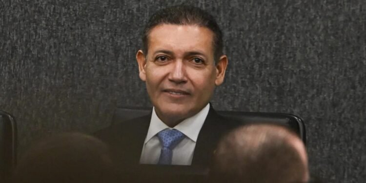 Presidente do TSE nega suspender propaganda de Lula que liga Flávio ao Master
